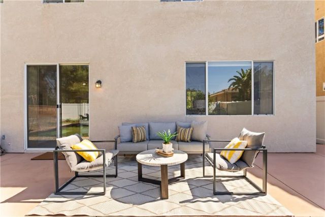 2 Tradition Pl, Irvine, CA 92602