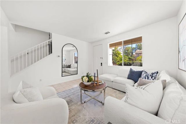 2 Tradition Pl, Irvine, CA 92602