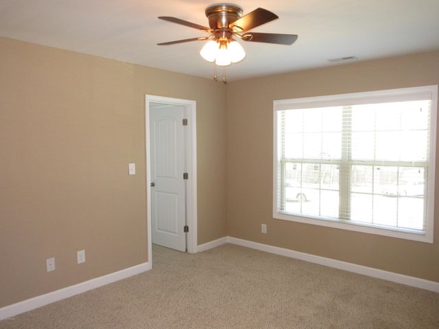 206 Ashton Court, Sneads Ferry, NC 28460