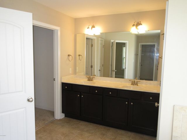 206 Ashton Court, Sneads Ferry, NC 28460