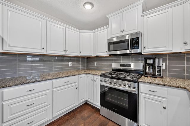 1216 Walker Drive, Hurst, TX 76053