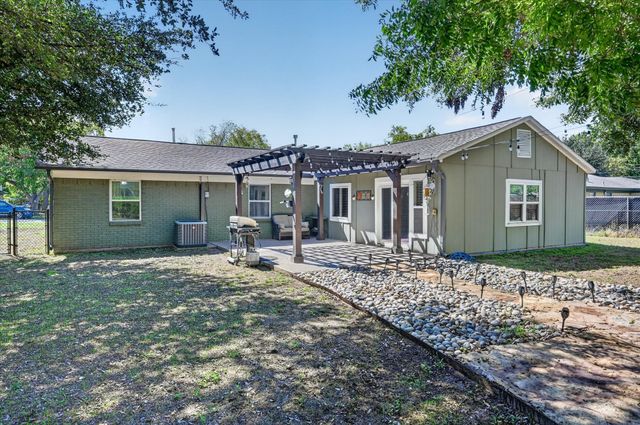 1216 Walker Drive, Hurst, TX 76053