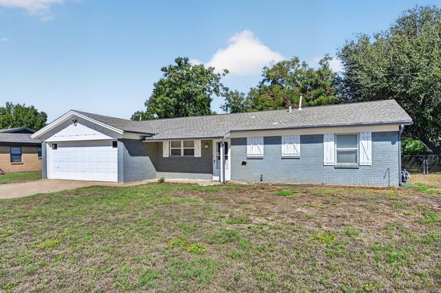 1216 Walker Drive, Hurst, TX 76053