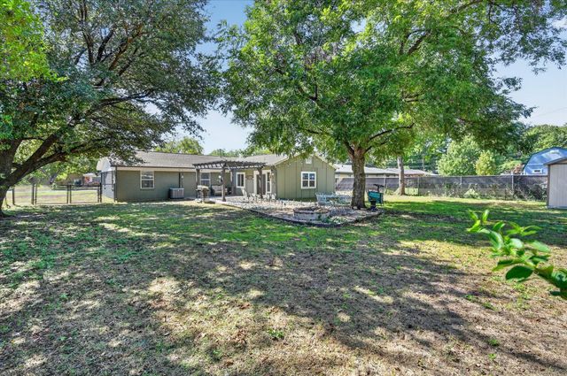 1216 Walker Drive, Hurst, TX 76053
