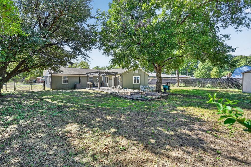 1216 Walker Drive, Hurst, TX 76053 — photo 3