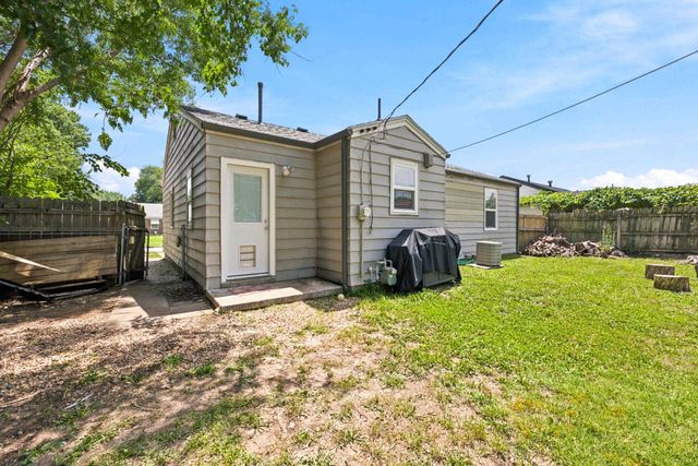 831 S Christine Ave, Wichita, KS 67218