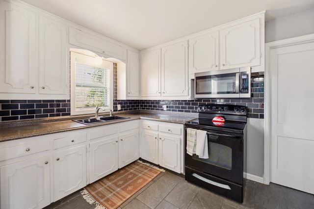 831 S Christine Ave, Wichita, KS 67218