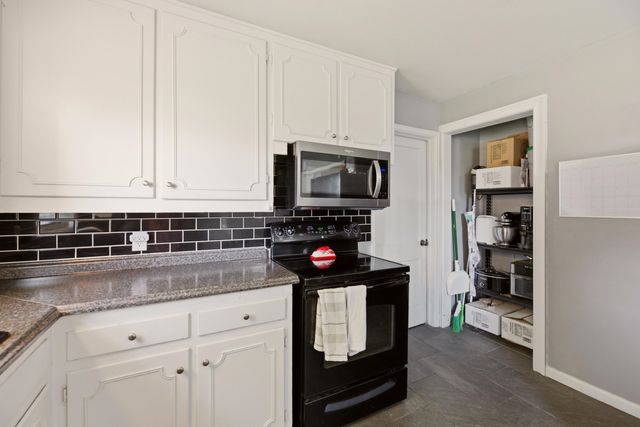 831 S Christine Ave, Wichita, KS 67218