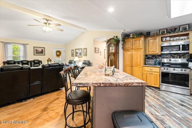 1449 Marcumtown Rd, Oneida, TN 37841