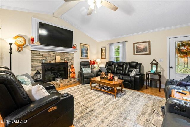 1449 Marcumtown Rd, Oneida, TN 37841