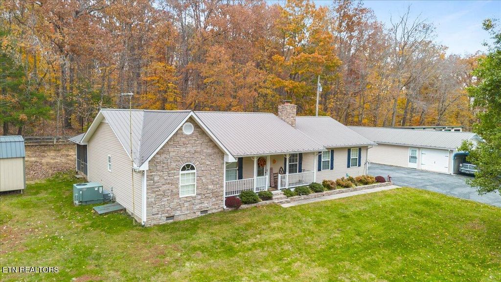 1449 Marcumtown Rd, Oneida, TN 37841