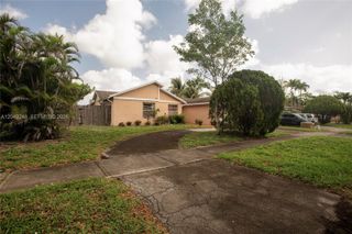 5889 NW 198th Terrace, Hialeah, FL 33015