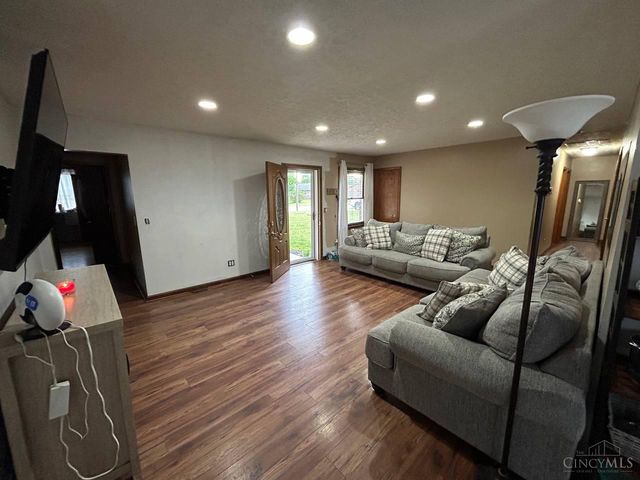 165 Baker Lane, Carlisle, OH 45005