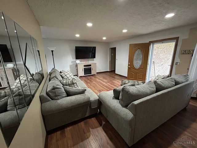 165 Baker Lane, Carlisle, OH 45005