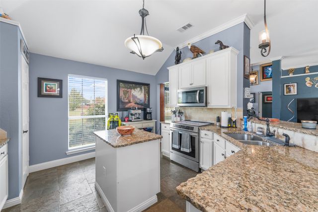 412 Kings Creek Drive, Terrell, TX 75161