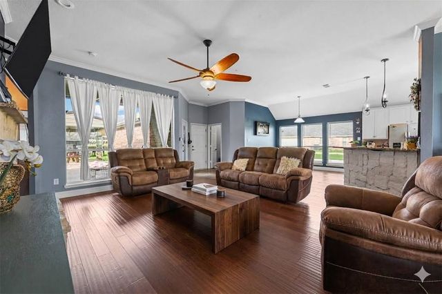 412 Kings Creek Drive, Terrell, TX 75161