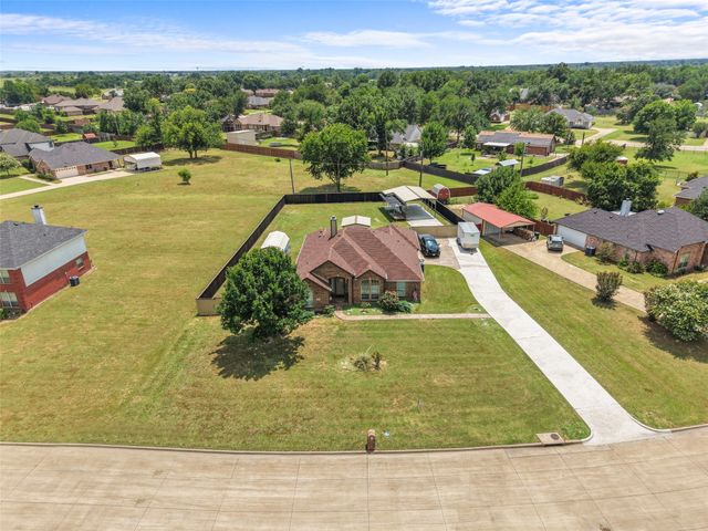 412 Kings Creek Drive, Terrell, TX 75161