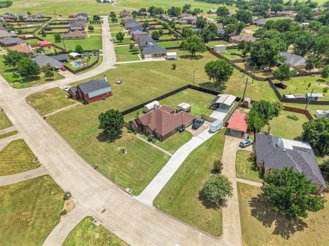 412 Kings Creek Drive, Terrell, TX 75161