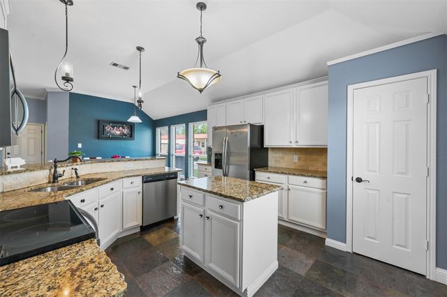 412 Kings Creek Drive, Terrell, TX 75161