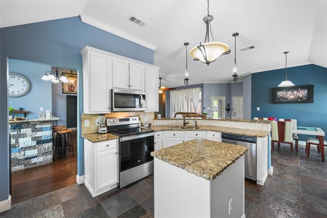 412 Kings Creek Drive, Terrell, TX 75161