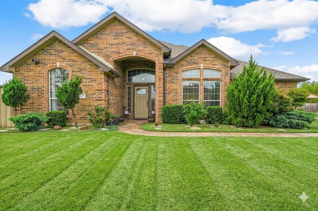 412 Kings Creek Drive, Terrell, TX 75161