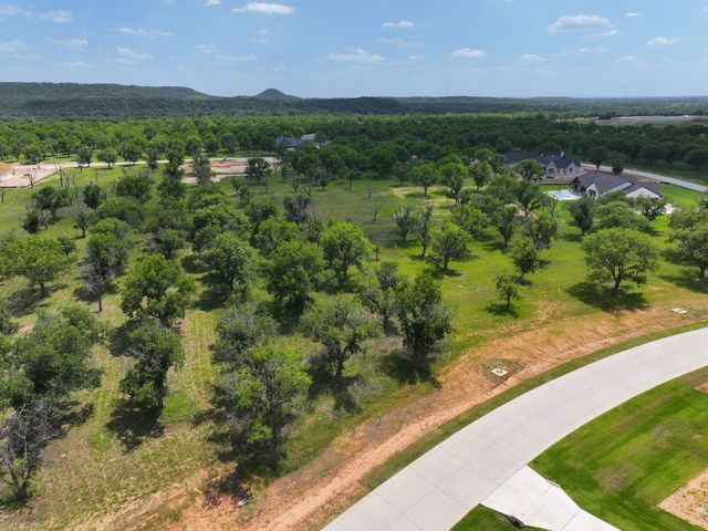 2131 E Landings N, Granbury, TX 76049