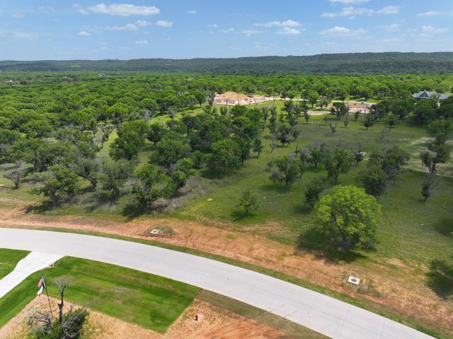 2131 E Landings N, Granbury, TX 76049