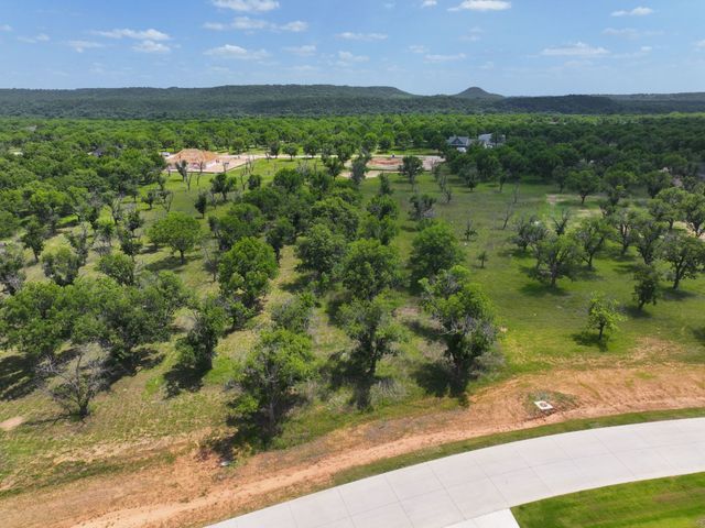 2131 E Landings N, Granbury, TX 76049