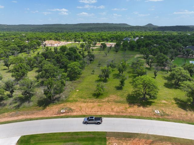 2131 E Landings N, Granbury, TX 76049