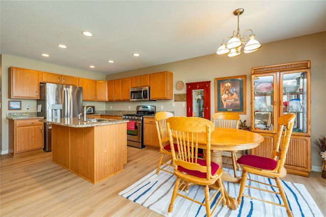 753 SE Willow Brook Court, Waukee, IA 50263