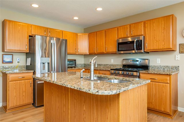 753 SE Willow Brook Court, Waukee, IA 50263