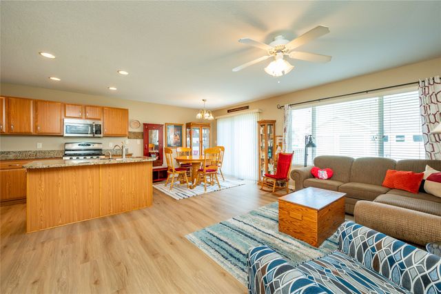 753 SE Willow Brook Court, Waukee, IA 50263