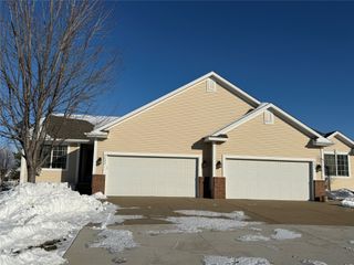 753 SE Willow Brook Court, Waukee, IA 50263