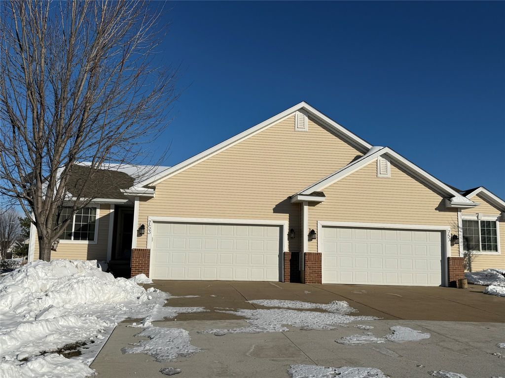 753 SE Willow Brook Court, Waukee, IA 50263