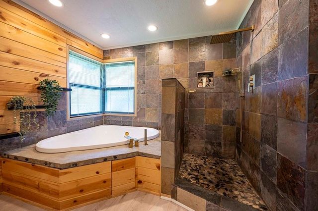 221 E 97th Street, Kansas City, MO 64114