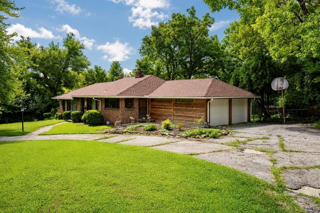 221 E 97th Street, Kansas City, MO 64114