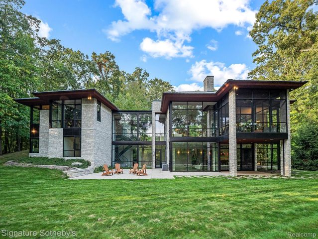 6956 COOLEY LAKE Road, White Lake Charter Township, MI 48383