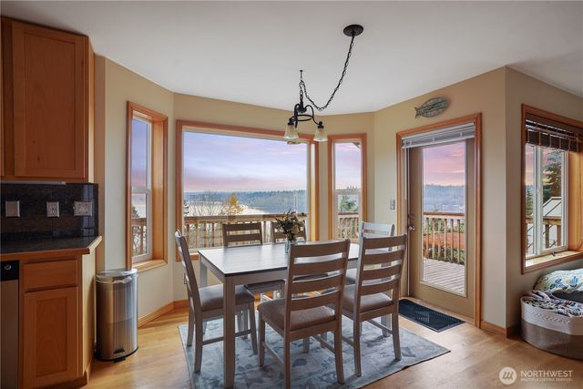 1934 W Earhart Street, Bremerton, WA 98312