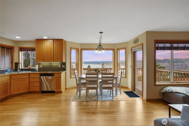 1934 W Earhart Street, Bremerton, WA 98312