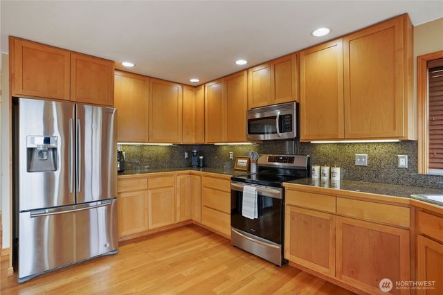 1934 W Earhart Street, Bremerton, WA 98312