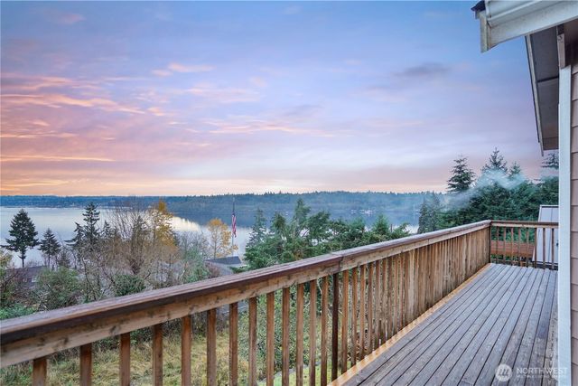 1934 W Earhart Street, Bremerton, WA 98312