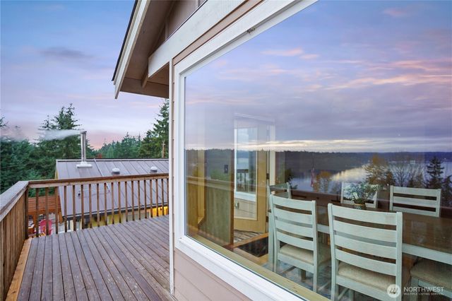 1934 W Earhart Street, Bremerton, WA 98312