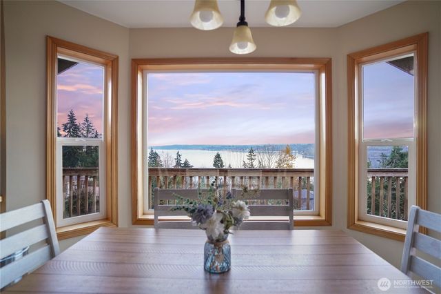 1934 W Earhart Street, Bremerton, WA 98312