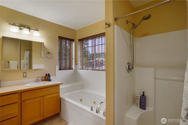 1934 W Earhart Street, Bremerton, WA 98312