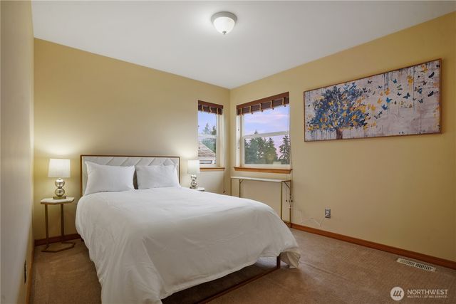 1934 W Earhart Street, Bremerton, WA 98312