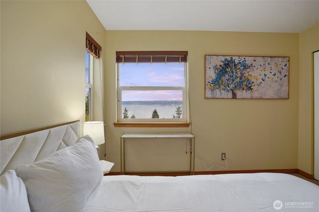 1934 W Earhart Street, Bremerton, WA 98312