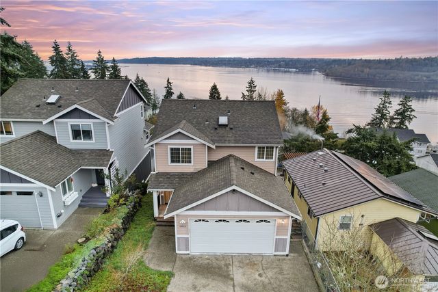 1934 W Earhart Street, Bremerton, WA 98312