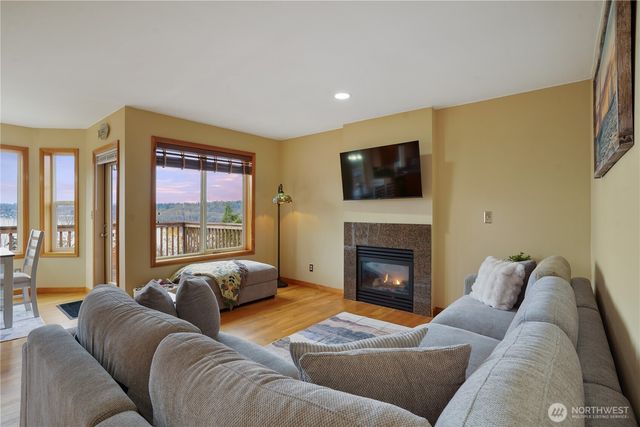 1934 W Earhart Street, Bremerton, WA 98312