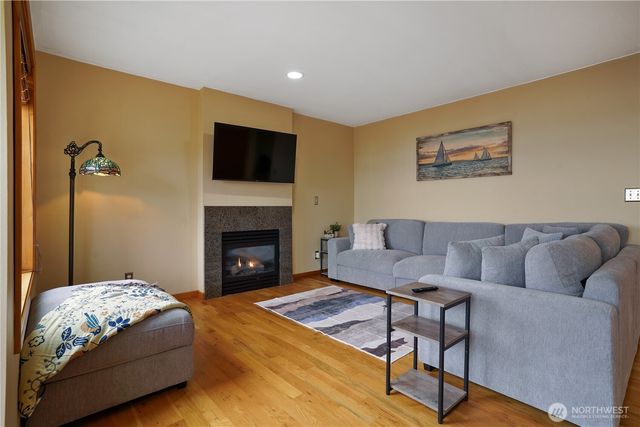 1934 W Earhart Street, Bremerton, WA 98312