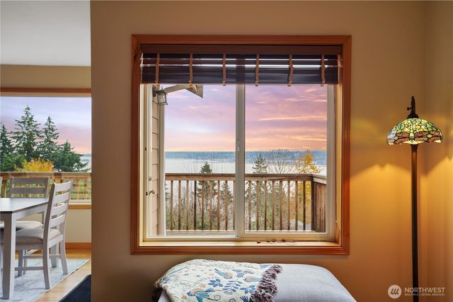 1934 W Earhart Street, Bremerton, WA 98312